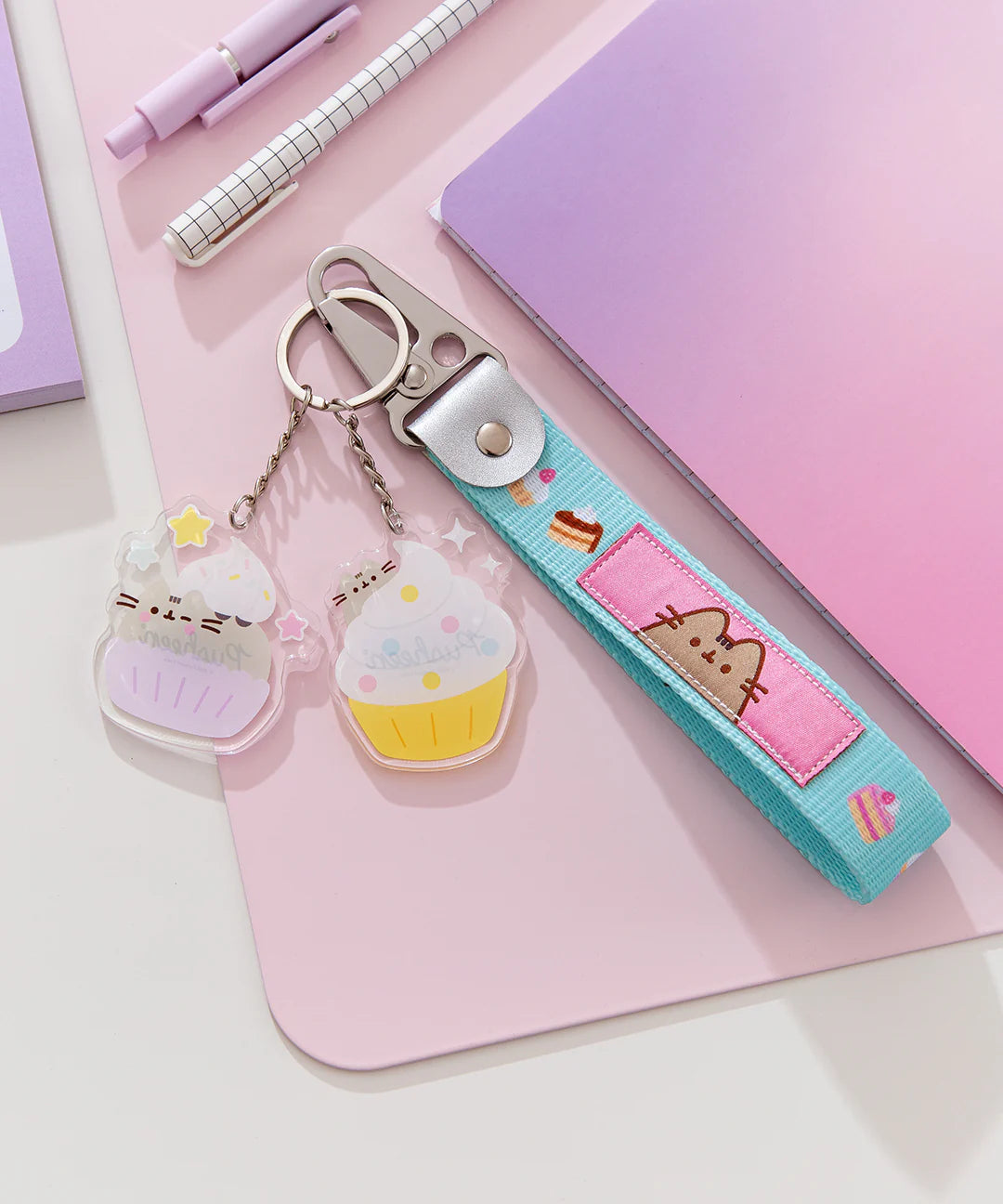 Pusheen Cupcake Keystrap